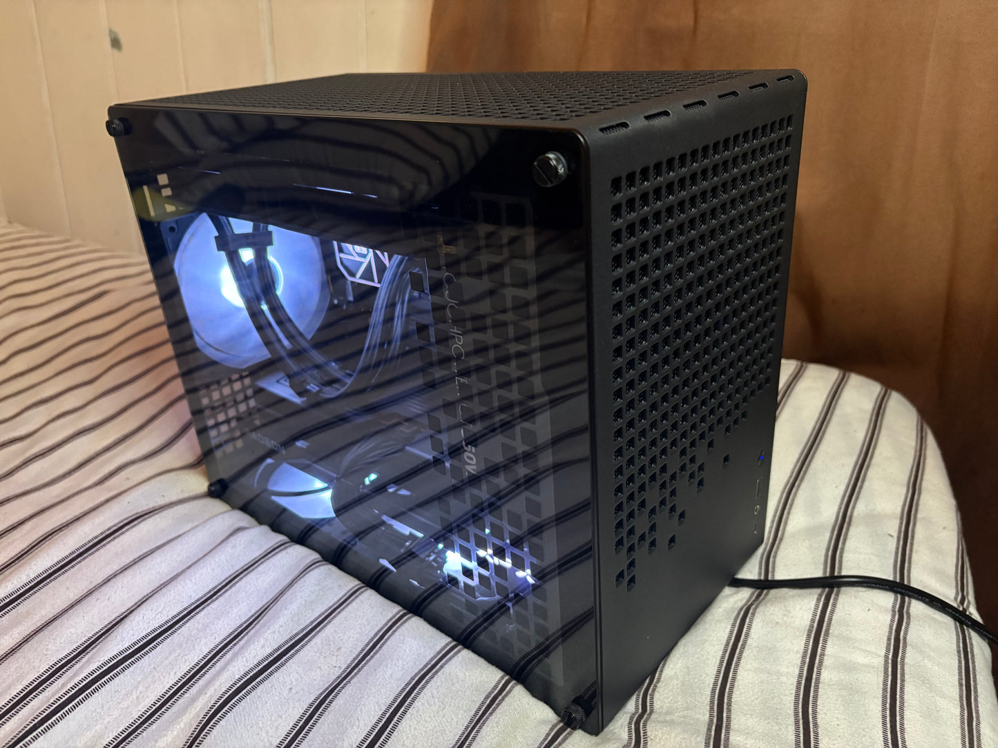 Compact Custom Gaming PC – 9070XT & 7800X3D – 4K Ready